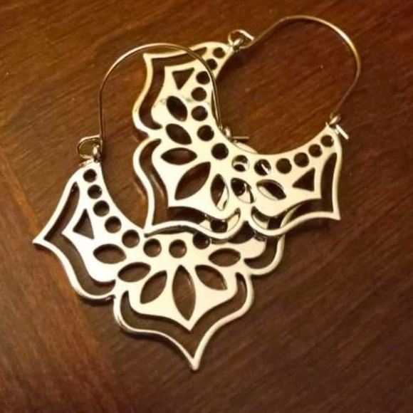 “Perforated Lotus” Lacey Punctured Ethnic Bollywood Floral Flower Petal Hoops - Picture 14 of 16